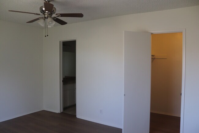 Master Bedroom - 2740 E De Soto St