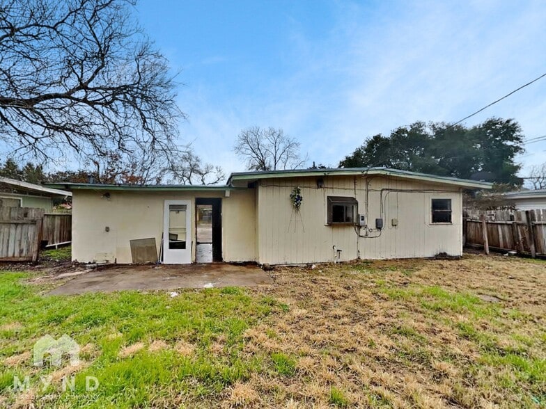 Building Photo - 4809 Jo Ann St