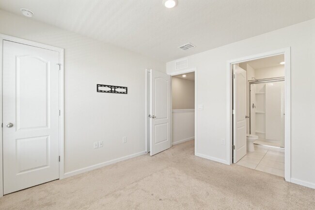 Building Photo - Oakleaf Plantation 3-Bedroom Townhouse in Towering Oaks – Spacious 1450 Sq Ft Living with 2 Full ...