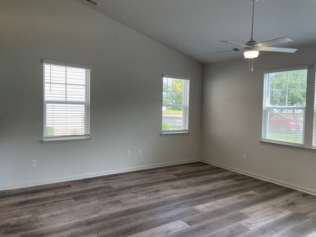 Building Photo - 3023 Cedar Creek Ln