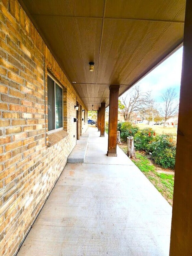 Building Photo - Spacious 5 Bedroom 3 Bath In Highland Park Add in Edmond