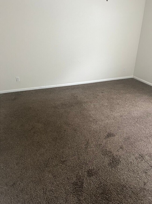 Building Photo - Gorgeous 4bd Home in  Cul-de-sac!!