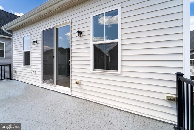 Building Photo - 41935 Spring Air Dr