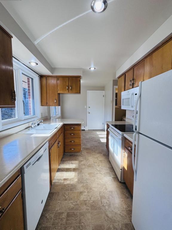 Building Photo - 1819 5th Ave