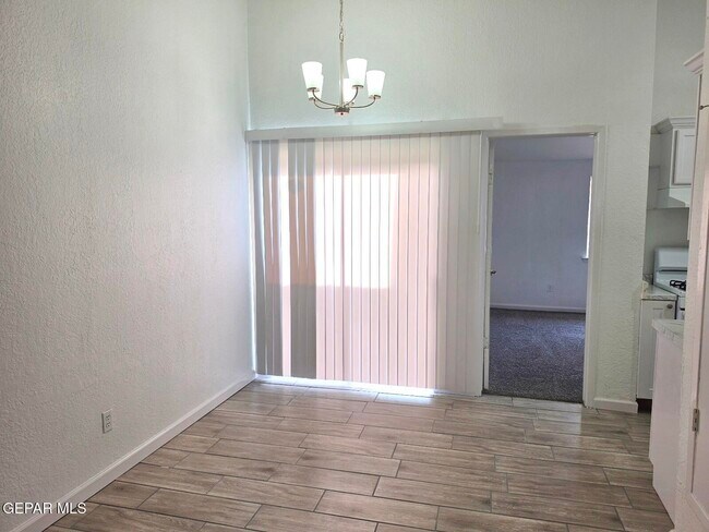 Building Photo - 944 Montera Rd