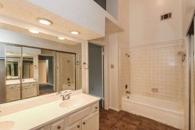 Building Photo - 16602 Quiet Trail Dr