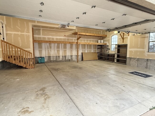 Building Photo - 14328 S Log Home Ln