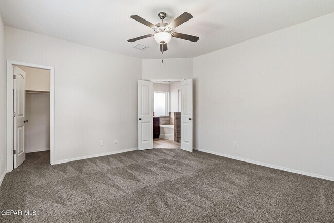 Building Photo - 13745 Lago Vista Ave