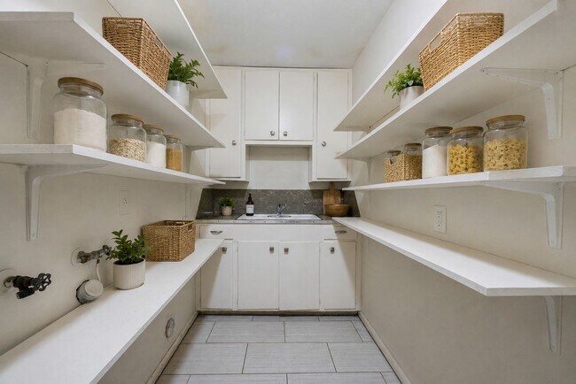 Building Photo - 5554 Beechnut St