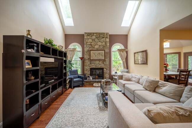 Building Photo - Beautiful home with pool | 6,000+ square feet