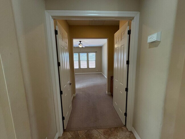 Building Photo - 15234 W Voltaire St