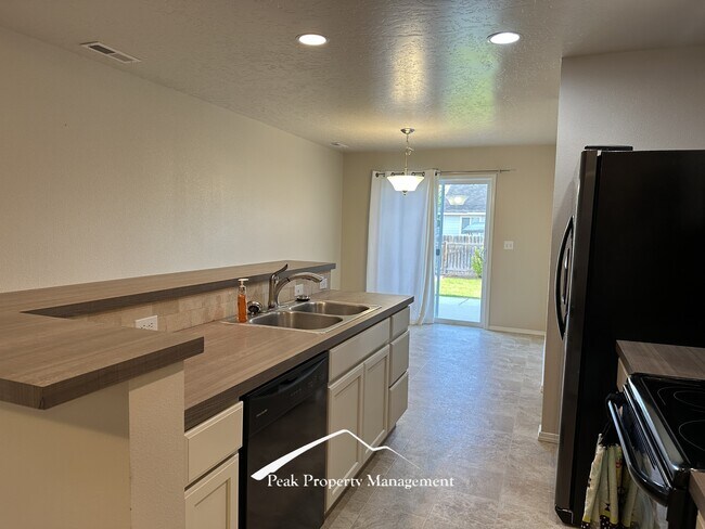 Building Photo - 12542 Ochoco St