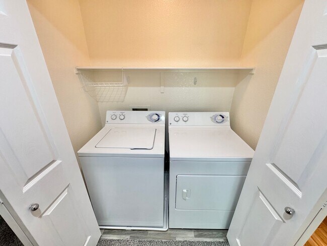 Building Photo - Guard-Gated spacious 2-Bedroom Condo Near the Las Vegas Strip