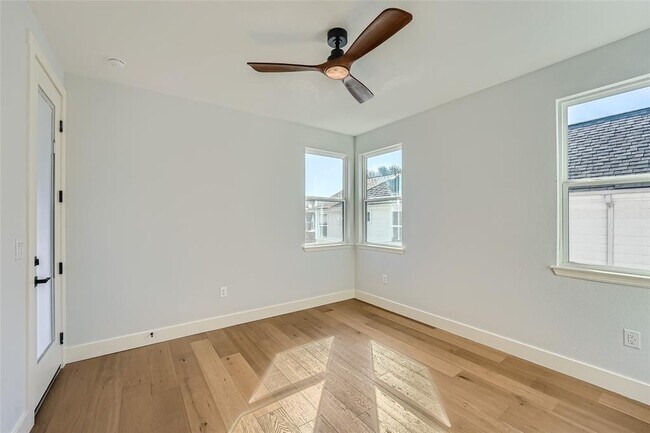 Building Photo - 1707 Perez St