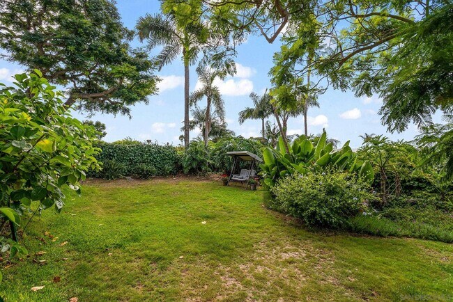 Building Photo - 701 N Granados Ave