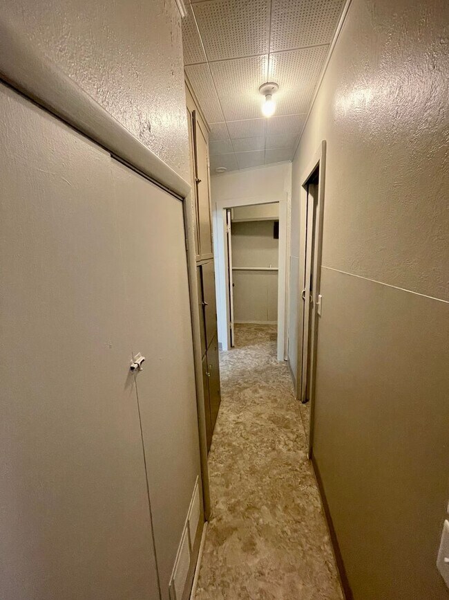 Building Photo - 523-525 NW 11th St