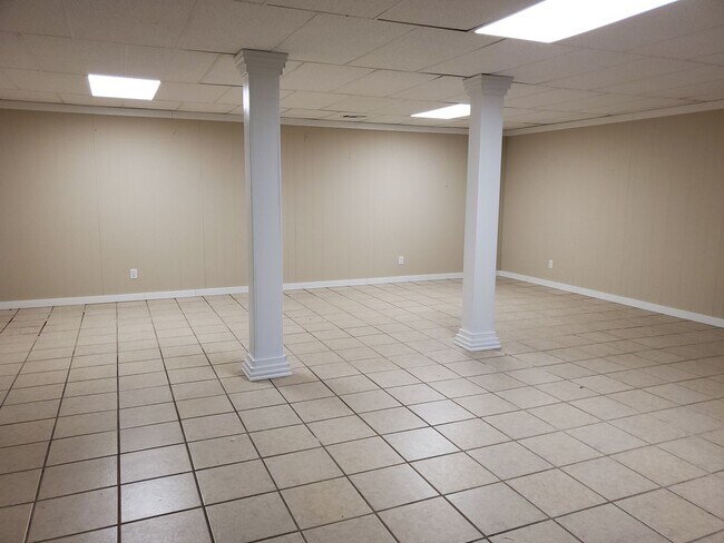 Building Photo - 109 Jennison Square