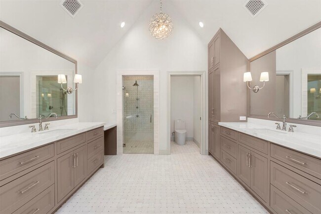 Building Photo - 2214 Bartlett St