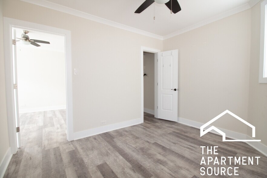 Building Photo - 3837 N Greenview Ave