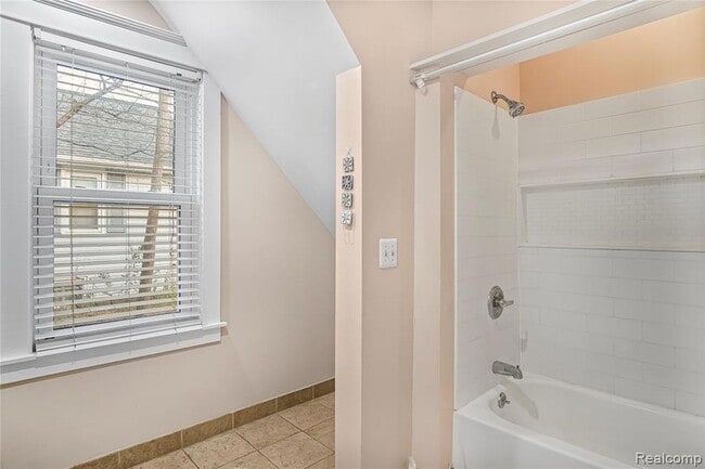 Building Photo - 144 Woodward Ave