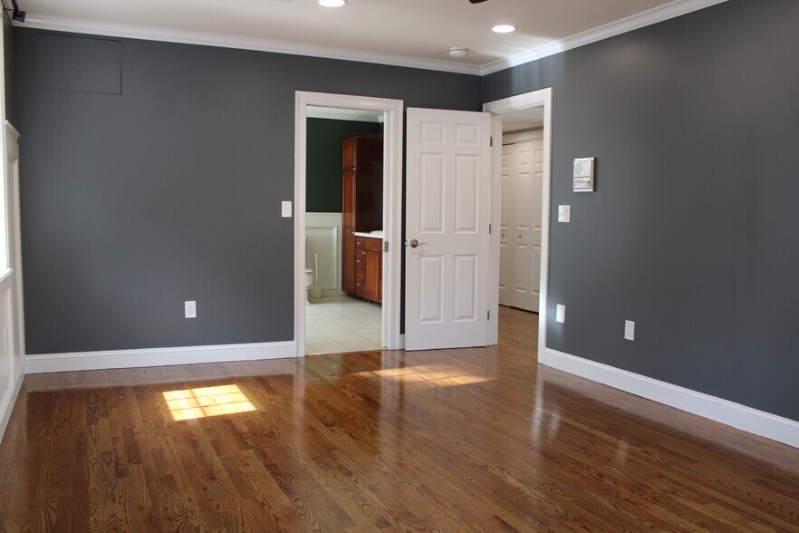 Building Photo - 33 Franklin St