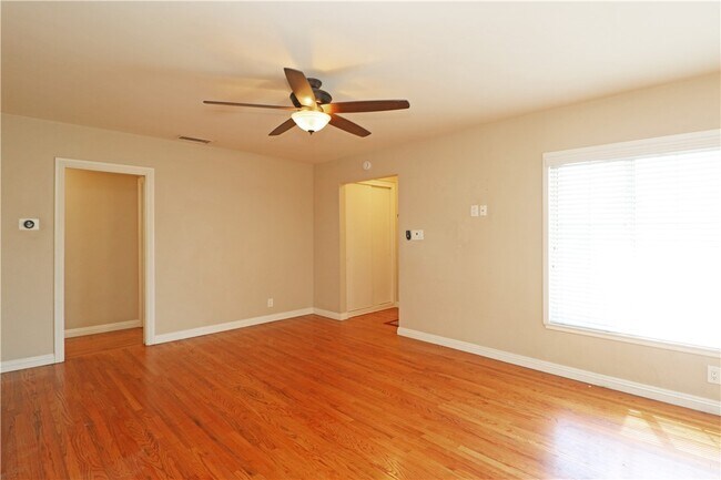 Building Photo - 412 Catalpa Ave