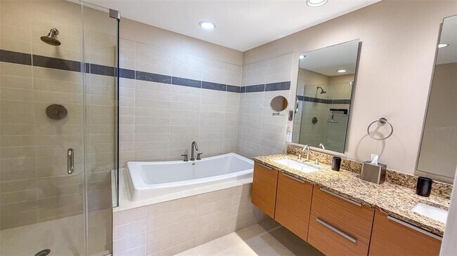 Building Photo - 175 1st St S