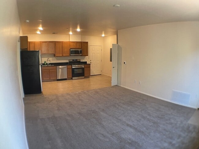 Building Photo - MOVE IN READY! Top-Floor Condo in the Hear...