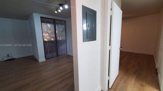 Building Photo - 3858 Coral Tree Cir
