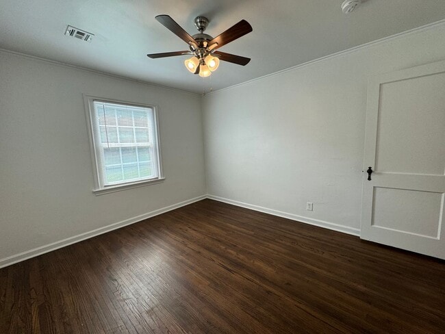 Building Photo - Adorable 2 bedroom 1 bath!