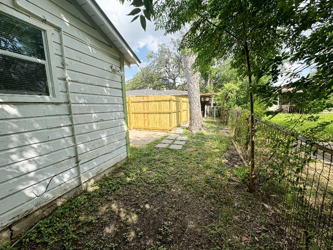 Building Photo - 419 Westhill Pl