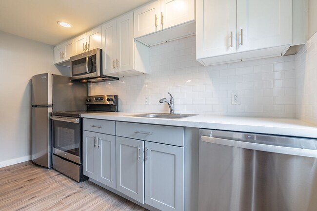 Building Photo - Charming Ballard  Daylight One Bedroom Plu...