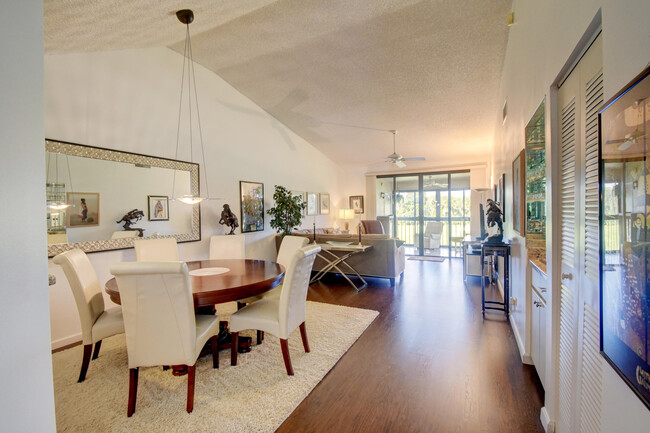 Building Photo - 7455 Glendevon Ln