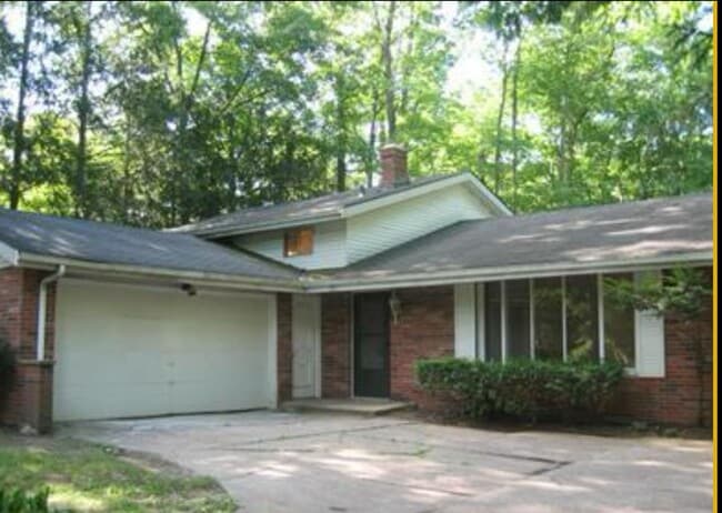 Primary Photo - Beautiful Split Level House 3 bedroom 1 ba...