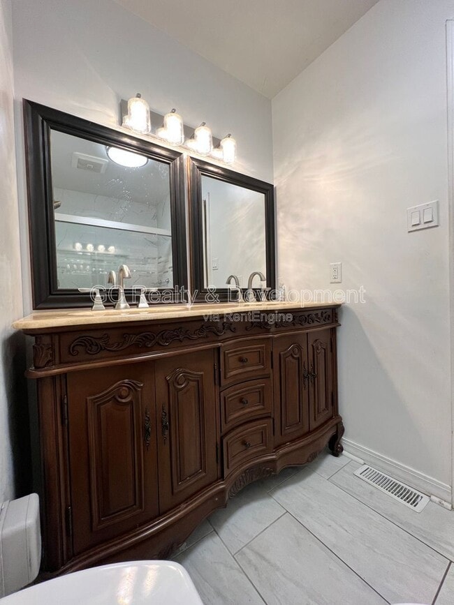 Building Photo - 565 Kingman Ln