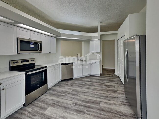 Building Photo - 145 Johns Glen Dr