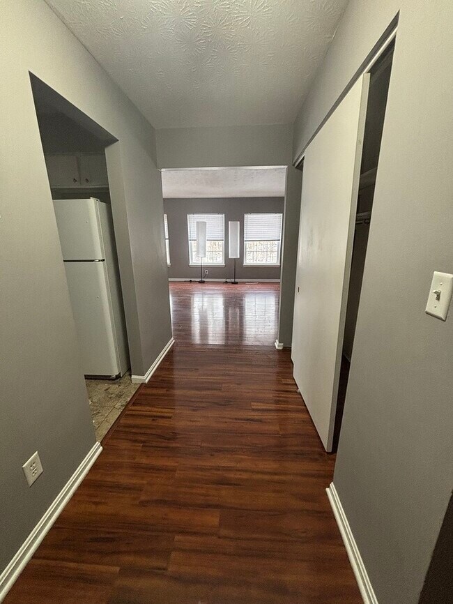 Building Photo - Beautifully maintained 3BR, 2BA Condominium