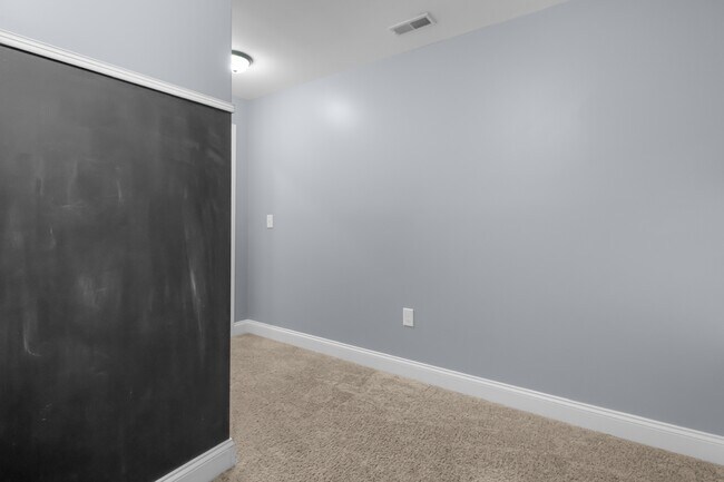 Building Photo - 3375 Cotham Ln