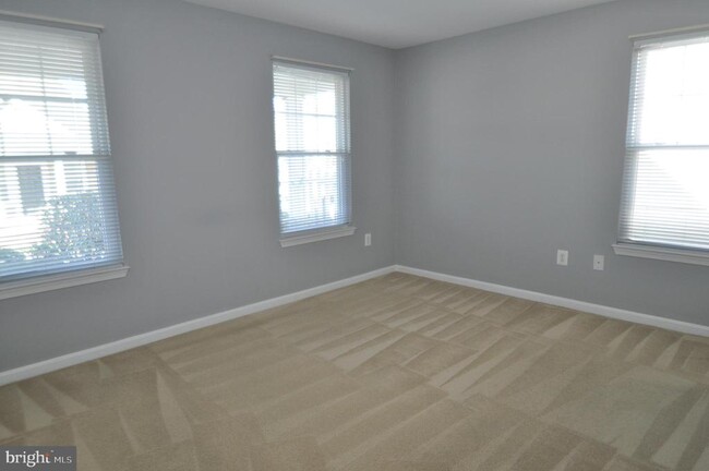 Building Photo - 1111 Jousting Way