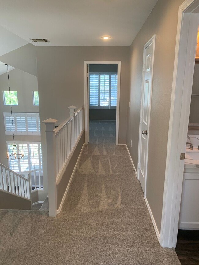 Building Photo - SHOWS LIKE A MODEL- IMMEDIATE MOVE-IN!!!