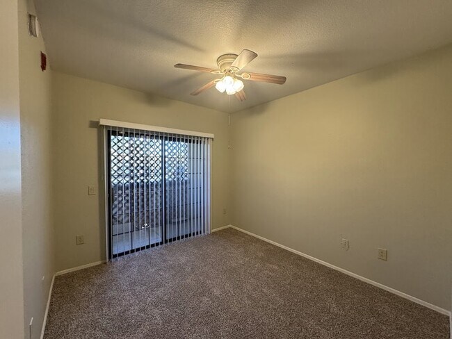 Building Photo - Southeast Phoenix Condo