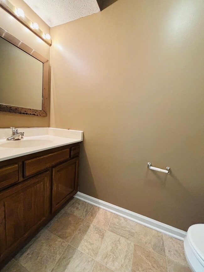 Building Photo - 931 Lora Ln