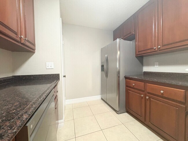 Building Photo - Fantastic 3 BR Lake Mary Home with vaulted...
