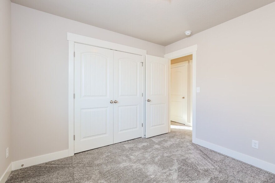 Building Photo - 2419 Prairie Ln