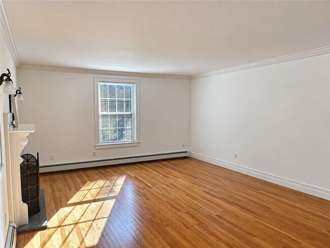 Building Photo - 571 Bellevue Ave