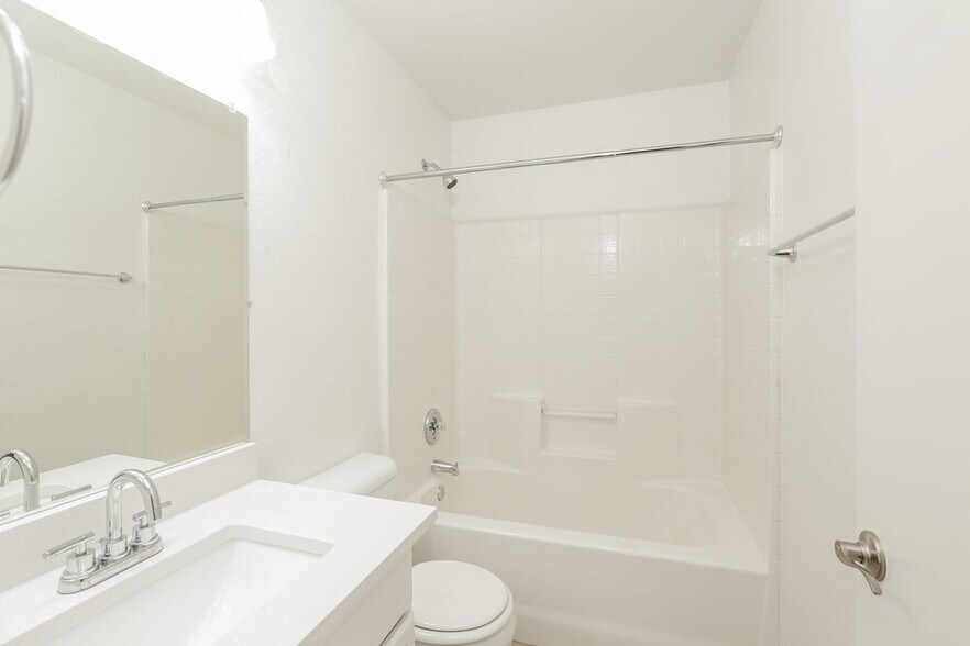 Building Photo - 16183 W Buchanan St