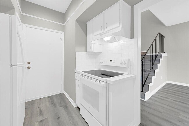 Building Photo - 1300 Augusta Dr
