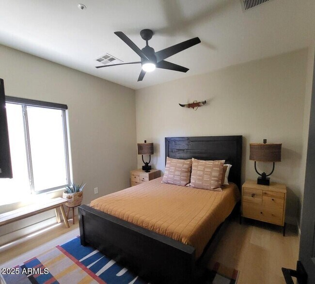 Building Photo - 6119 E Knolls Way N