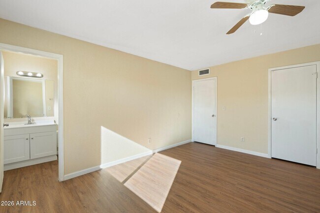 Building Photo - 4043 W Sweetwater Ave