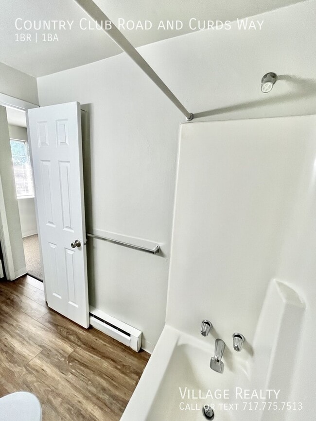 Building Photo - 671 Country Club Rd